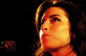 Amy Winehouse se vinde mai bine postum