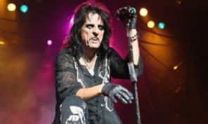Alice Cooper va lansa un documentar biografic in 2012