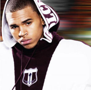 Zapada, fete in bikini si saruturi lesbi in "Strip", noul clip Chris Brown (video)
