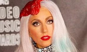 Lady Gaga aduce Anul Nou la New York