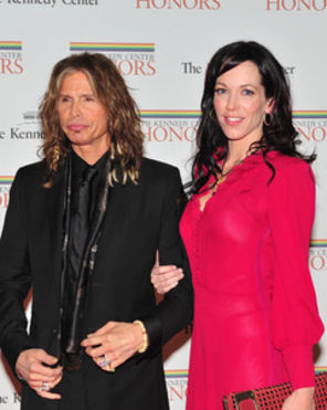 Steven Tyler s-a logodit cu Erin Brady