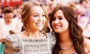 Demi Lovato: M-am certat brutal cu Miley