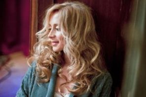 La multi ani Lara Fabian!