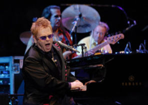Elton John scrie o carte despre SIDA