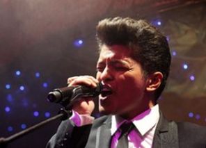 Bruno Mars si Taylor Swift vor canta la gala Grammy 2012