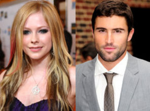 Avril Lavigne s-a despartit de Brody Jennifer