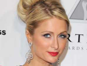 Paris Hilton colaboreaza cu LMFAO