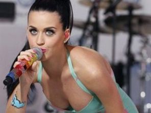 Katy Perry relanseaza albumul "Teenage Dream" pe 13 martie