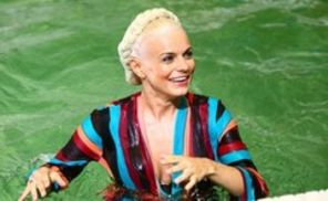 Jojo apare in filmul "Ultimul corupt din Romania"