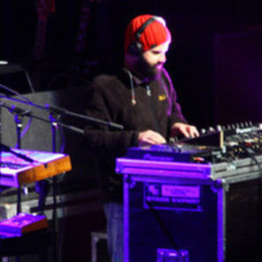Download Electric Brother & Junkyard - 2.0.1.2. (Junkyard Remix)