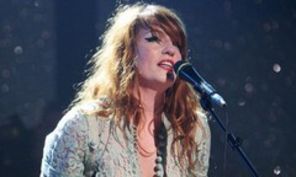 Florence Welch: Am dat foc unei camere de hotel