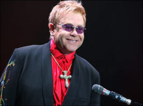 Elton John o sfatuieste pe Madonna sa faca playback "cum trebuie"