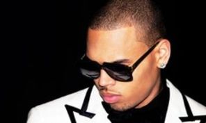 Chris Brown ar putea canta la premiile Grammy