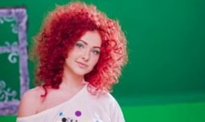 Dya si-a schimbat look-ul pentru clipul `Don''t Know` (video)