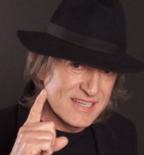 Mihai Constantinescu isi doreste sa scoata un album cu slagare