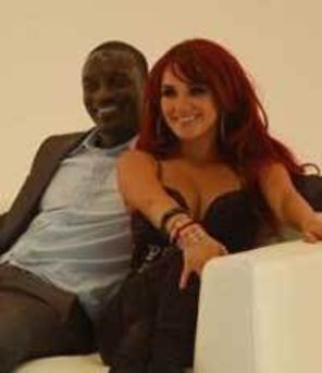 Dulce Maria si Akon au filmat clipul `Beautiful` (foto)