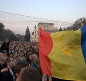1-Q Sapro catre protestatarii din Chisinau: `Cereti-va drepturile!` (clip)
