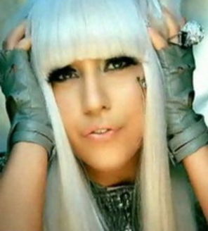 Lady GaGa se simte ca un barbat gay