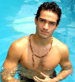 Alfonso Herrera, protagonist in telenovela `Camaleones`?
