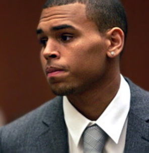 Poza cu fata tumefiata a Rihannei, in apararea lui Chris Brown
