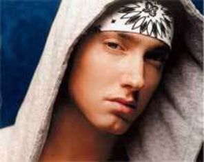 La 3 AM, Eminem devine criminal in serie (video)