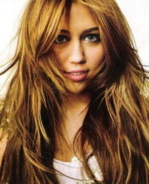 Miley Cyrus vrea sa ramana virgina pana la casatorie