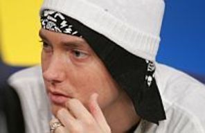 Sir Elton John l-a salvat pe Eminem de la dependenta de droguri