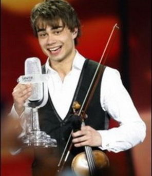 Alexander Rybak a spart trofeul Eurovision 2009 (video)