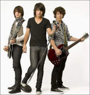 `Fly With Me`, nou videoclip Jonas Brothers