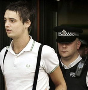Pete Doherty, arestat pentru consum de droguri