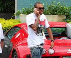 Chris Brown si-a luat un Bugatti Veyron de 1,5 milioane dolari