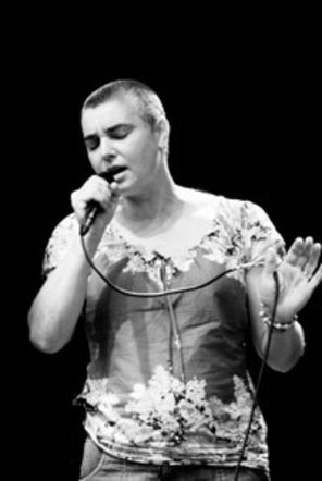 Sinead O'Connor la Arenele Romane: concert acustic
