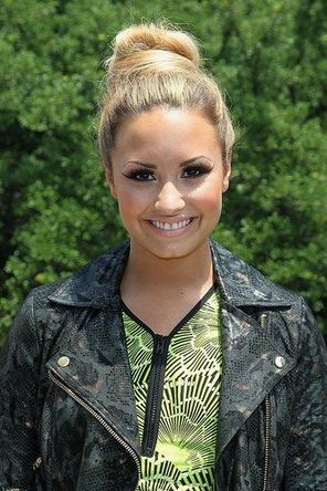 Demi Lovato - aparitie girlish la castingul X Factor