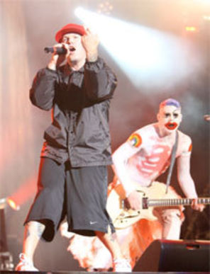 Membrii Limp Bizkit sunt nerabdatori sa incerce berea romaneasca