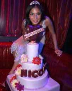 Nicole Scherzinger implineste astazi 31 de ani