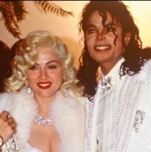 Show-ul continua : canta Madonna in locul lui Michael Jackson? (VIDEO)