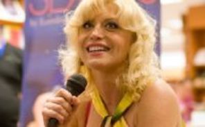 Loredana: Am devenit femeie dupa 30 de ani