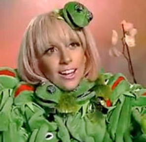 Jonas Brothers, Lady Gaga, Katy Perry transforma scena in gradina zoologica