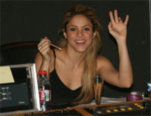 Maite (Perroni?) cu Shakira in studio (foto)