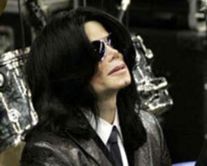 Top 10 povesti bizare cu Michael Jackson pe web