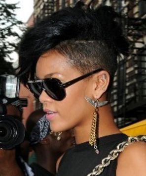 Rihanna a castigat 15 milioane de dolari in 2008