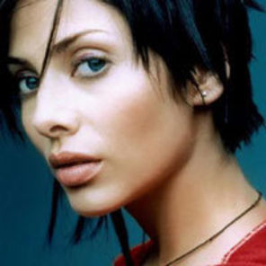 Wild About It, Natalie Imbruglia e sufletul petrecerii (video)