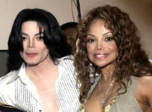 Noile cantece compuse de Michael Jackson se afla la La Toya