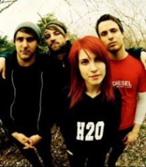 Vezi noul clip Paramore `Ignorance`