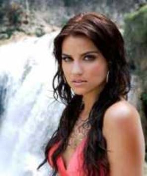 Maite Perroni, in topul celor mai bine imbracate vedete (foto)