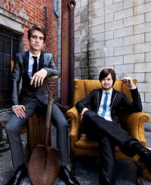 New Perspective, membrii Panic At the Disco se intorc la scoala