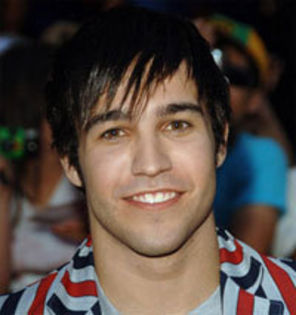 Pete Wentz, mort in noul clip Fall Out Boy