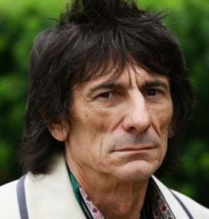Jumatate din averea lui Ronnie Wood ajunge pe mainile sotiei