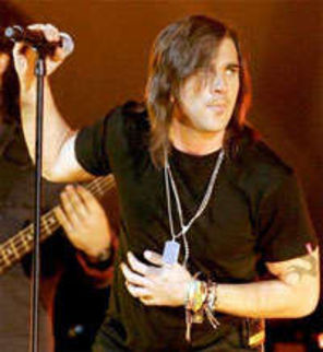 Juanes este tatal lui Dante