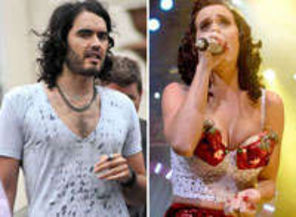 Barfa: Katy Perry oscileaza intre Russell Brand si Travis McCoy